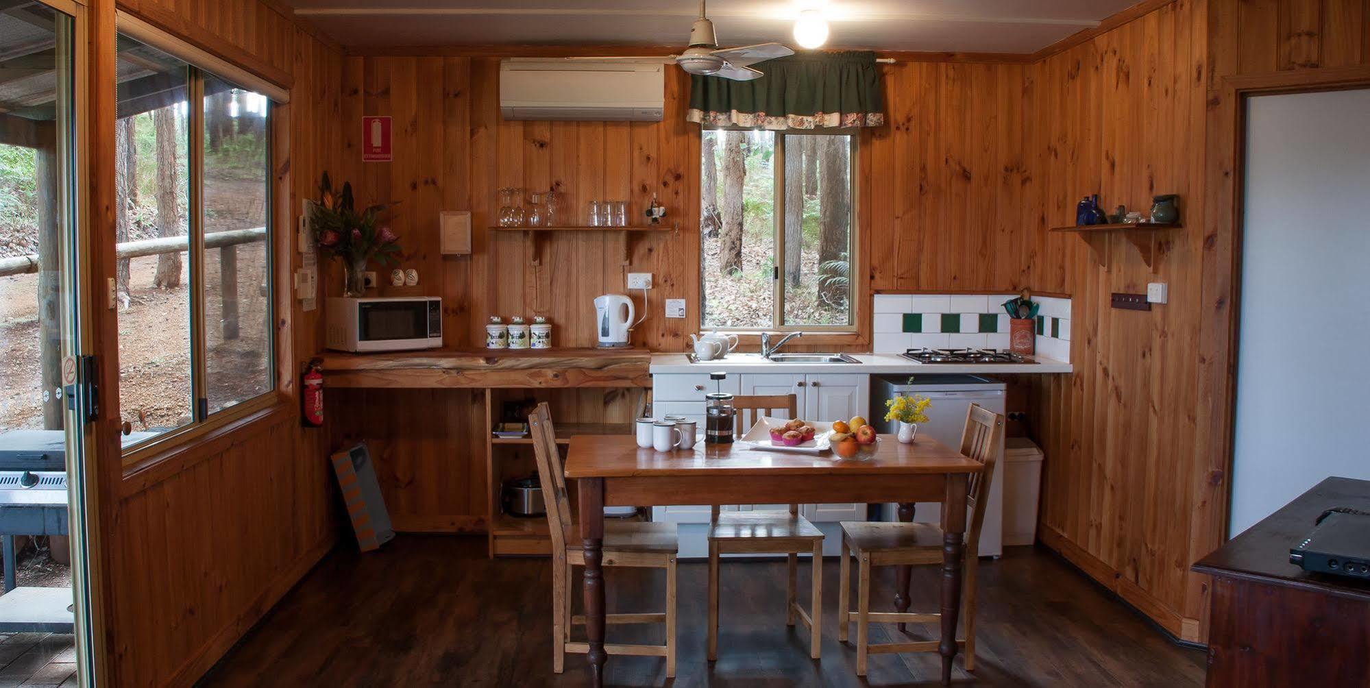 Balingup Heights Hilltop Forest Cottages Exteriör bild